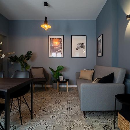 Chic Black & White 2Br Retreat On Dambovitei Bucarest Extérieur photo