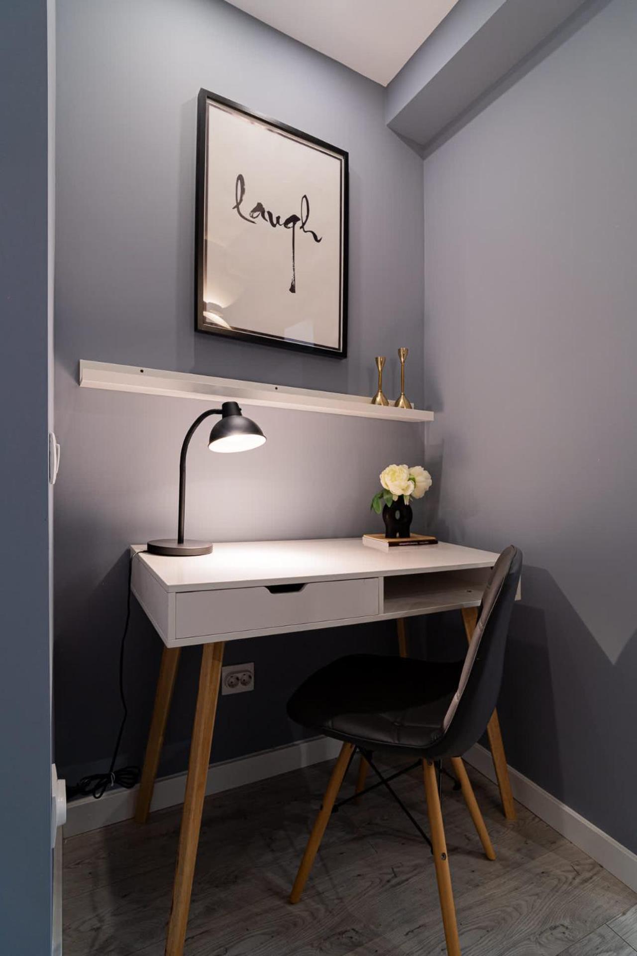 Chic Black & White 2Br Retreat On Dambovitei Bucarest Extérieur photo