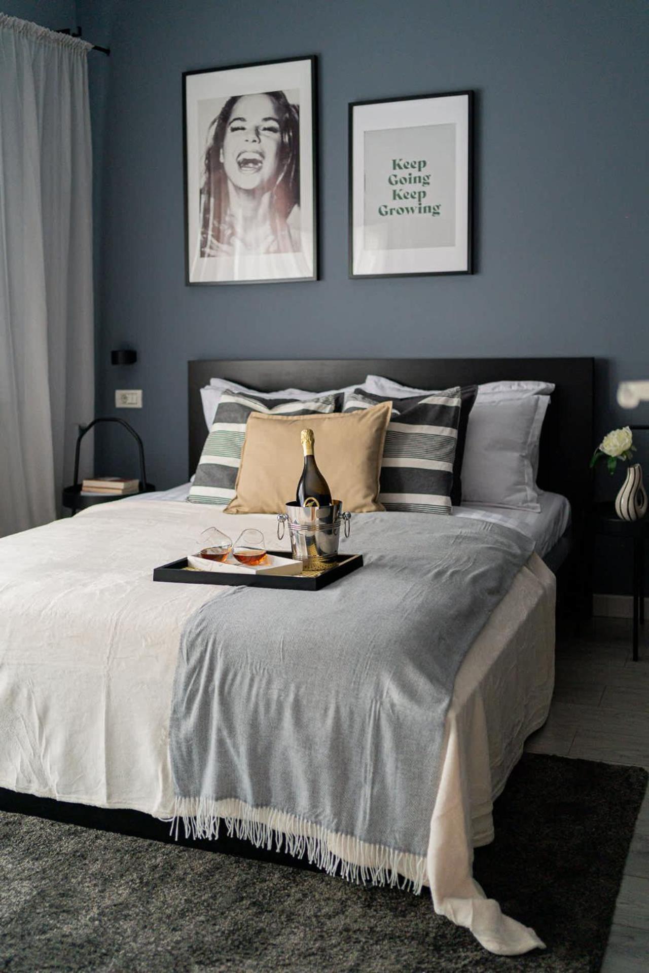 Chic Black & White 2Br Retreat On Dambovitei Bucarest Extérieur photo