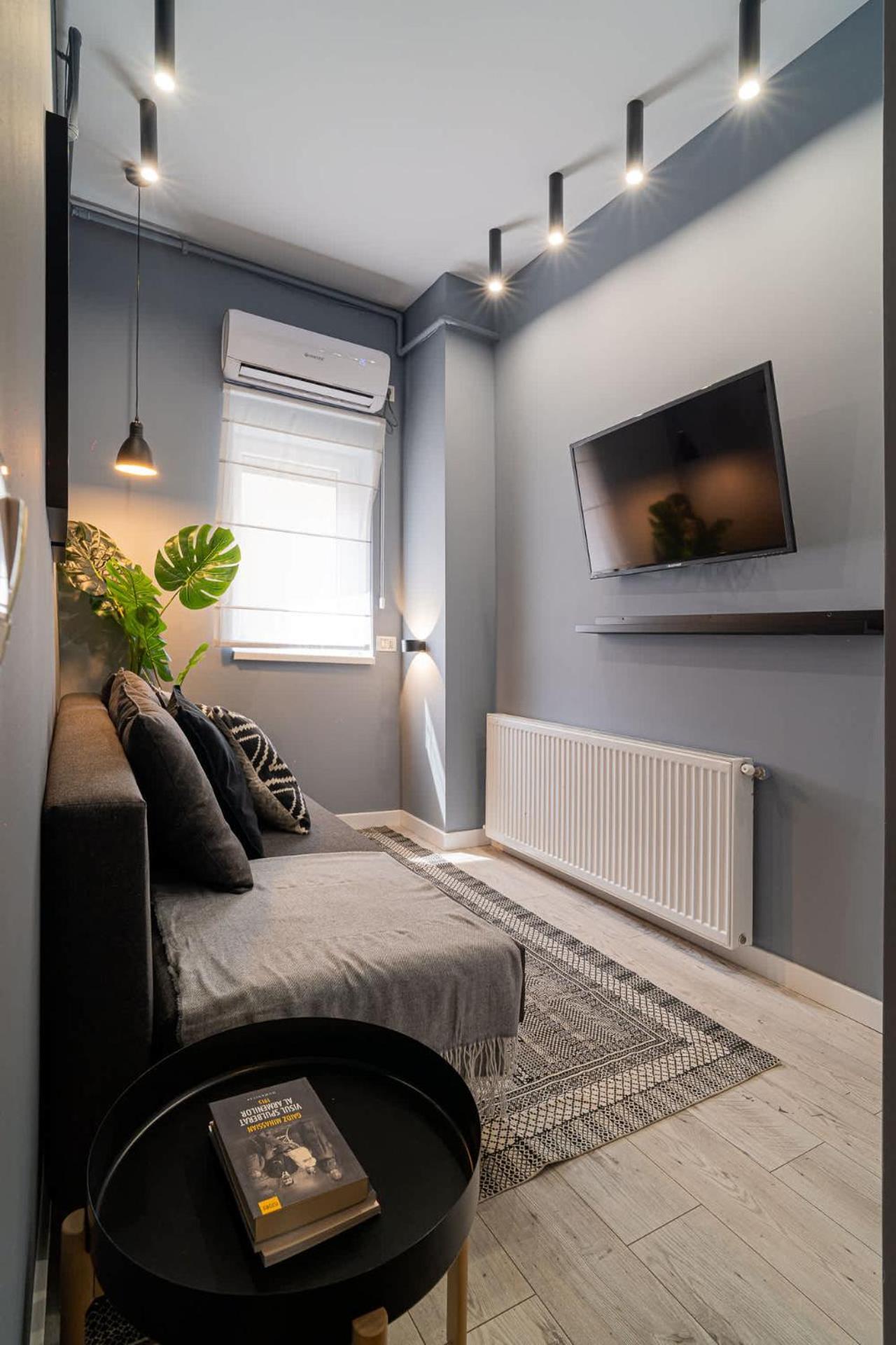 Chic Black & White 2Br Retreat On Dambovitei Bucarest Extérieur photo