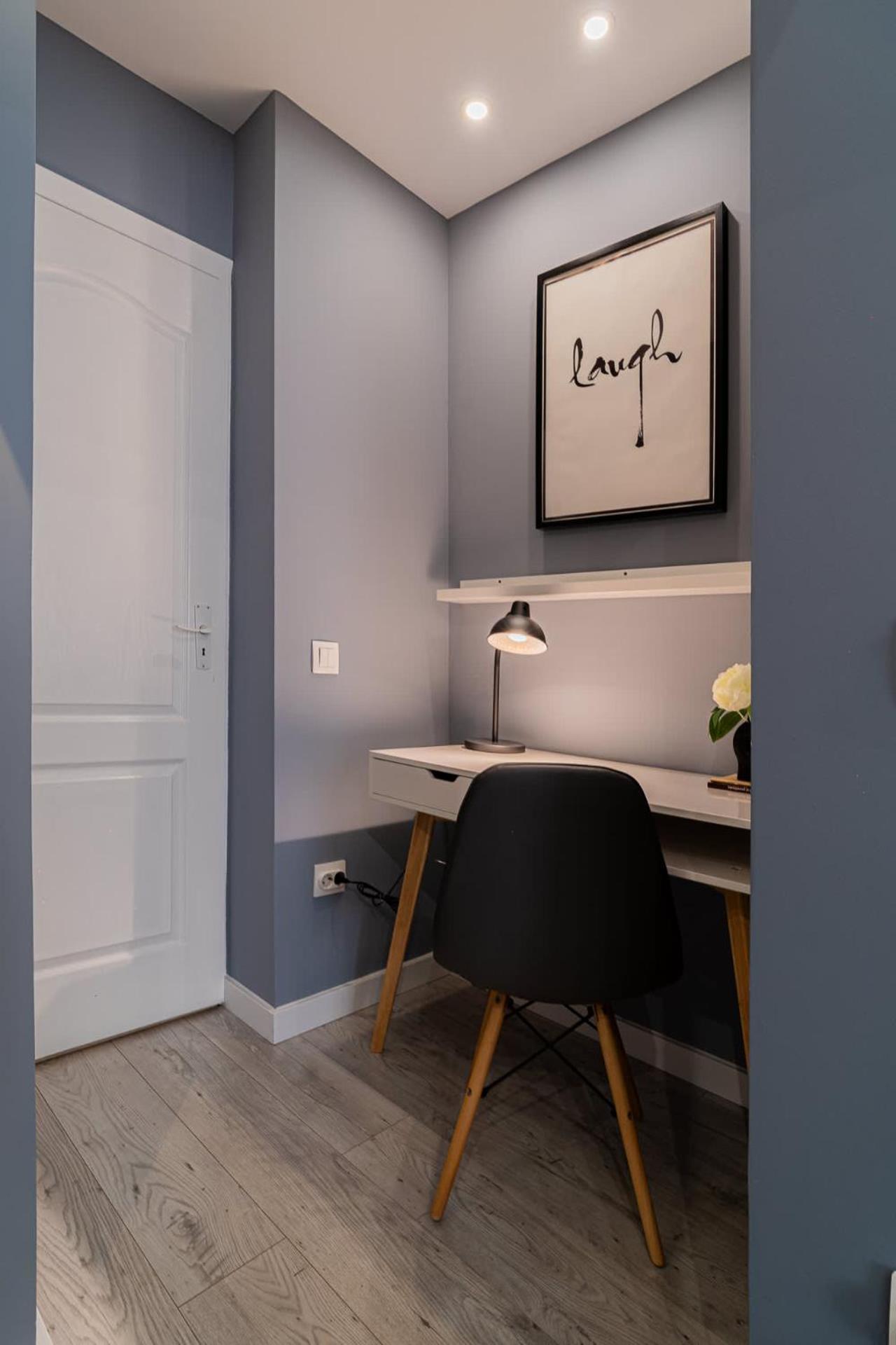Chic Black & White 2Br Retreat On Dambovitei Bucarest Extérieur photo
