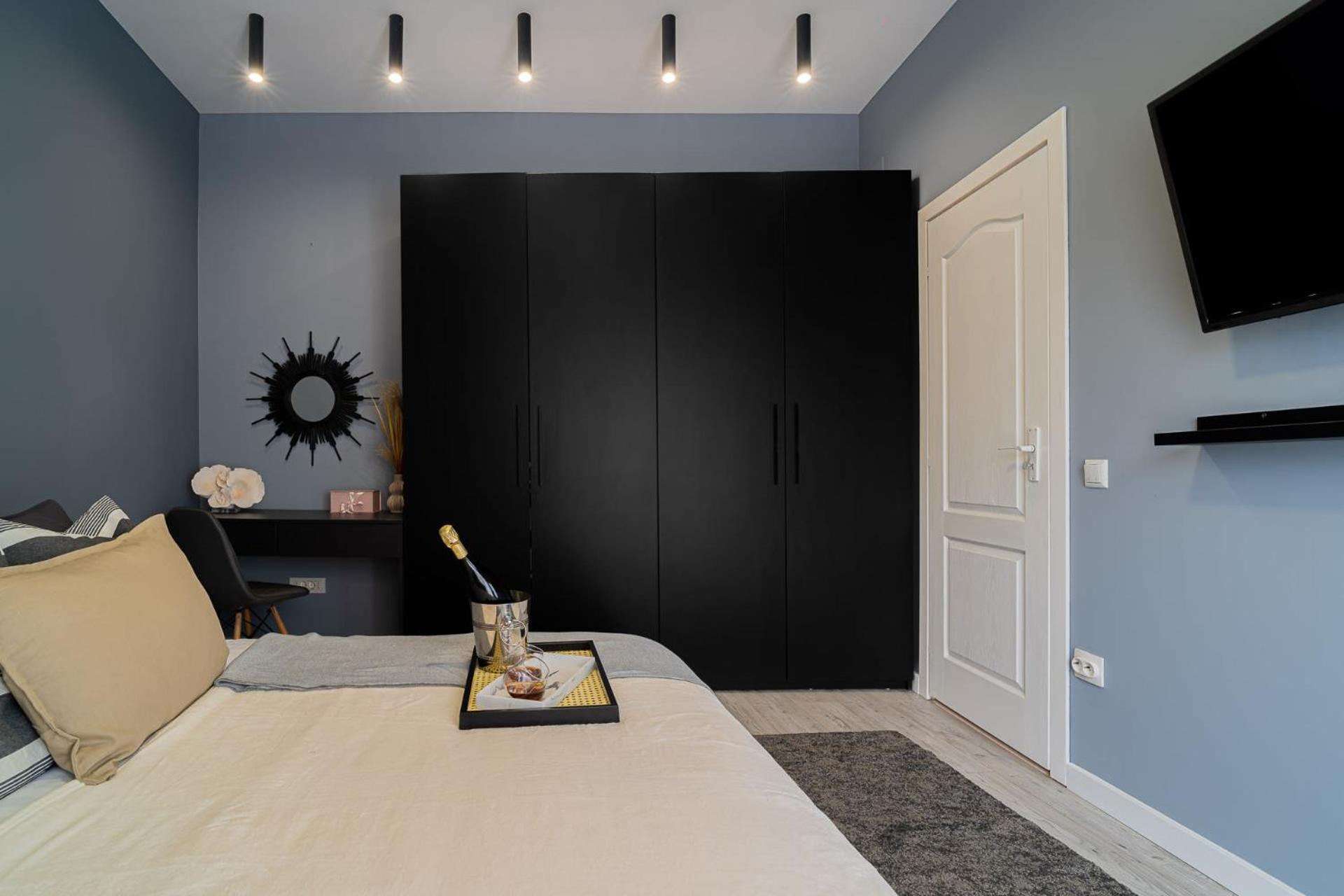 Chic Black & White 2Br Retreat On Dambovitei Bucarest Extérieur photo