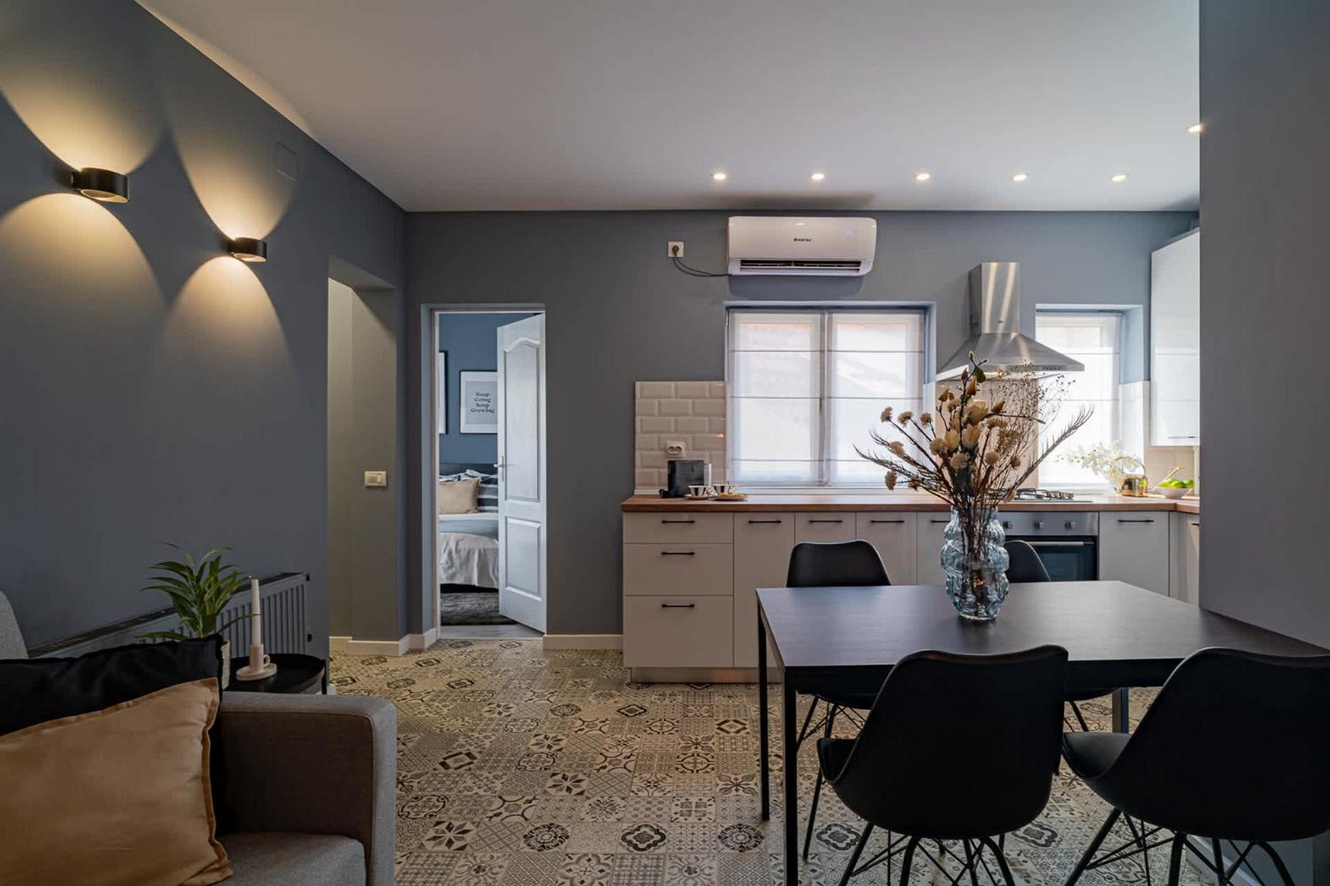 Chic Black & White 2Br Retreat On Dambovitei Bucarest Extérieur photo